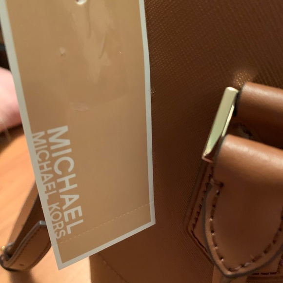 New Michael Kors Purse - Picture 8 of 8